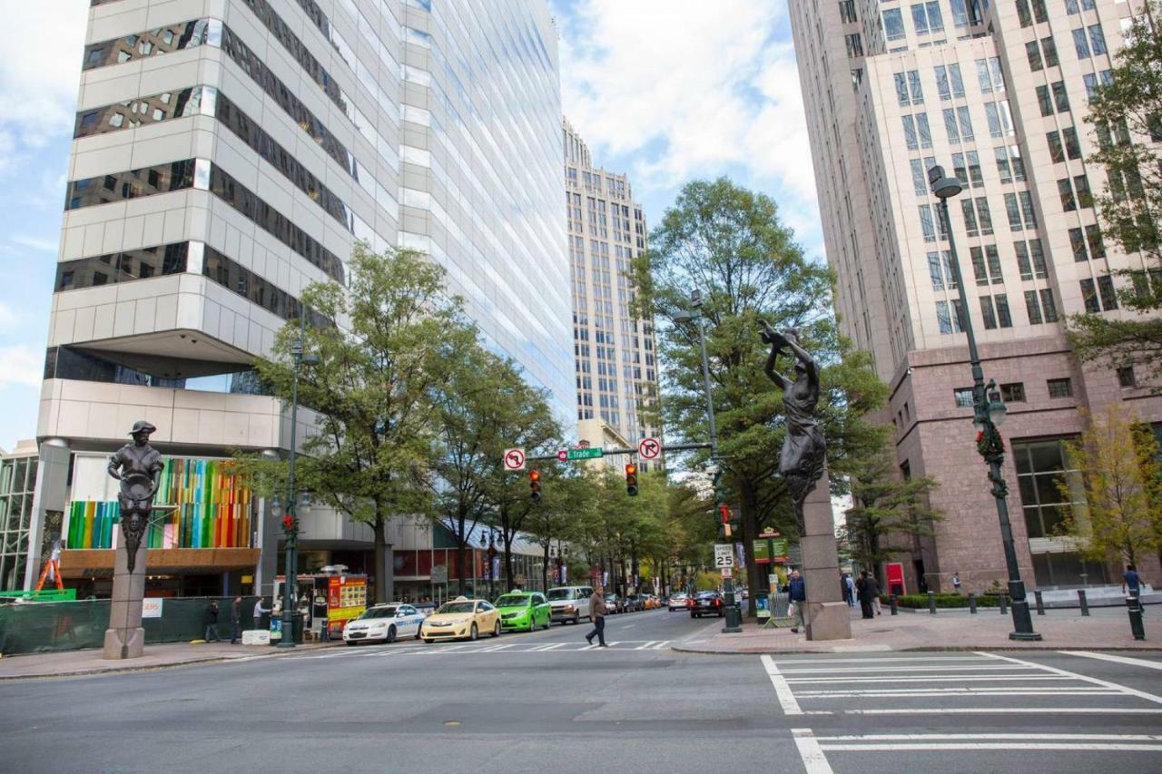 Frontdesk Cedar Flats Apts Uptown Charlotteアパートメント エクステリア 写真